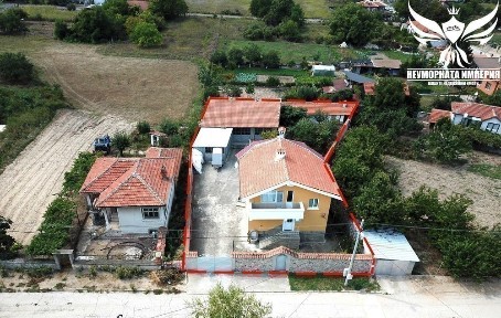 Триетажна къща РЗП 308кв. с 850кв. м. двор село Козаново, обл. Пловдив
