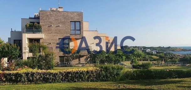 Луксозна къща с двор, на брега на морето в гр. Черноморец, 375 кв. м.