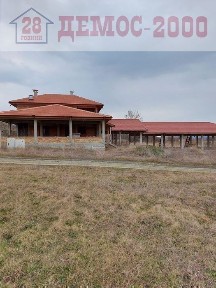 Нова къща подходяща за живеене или семеен бизнес