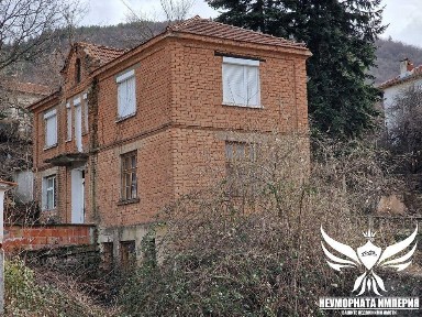 Двуетажна вила/къща 230РЗП с 680кв. м. двор село Тополово, обл. Пловдив