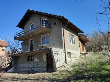 Двуетажна тухлена вила - местност Кованлъка