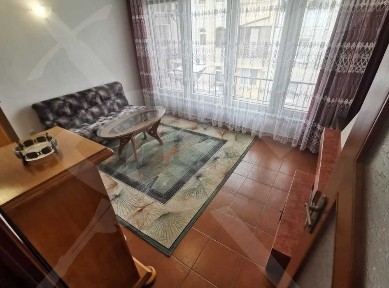 Тристаен апартамент Център