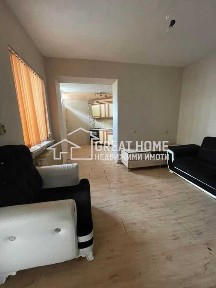 Пазар ! Етаж от къща ! Тухла !