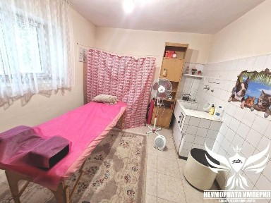 Продавам гараж, помещение и двор в гр. Асеновград, до болницата