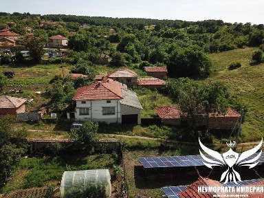 Продавам къща с постройки 250РЗП с 980кв. двор с. Динево