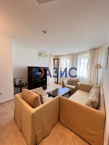 Уникален тристаен апартамент с частично гледка море то на първа линия