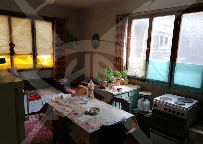 Къща в с. Първенец 42810