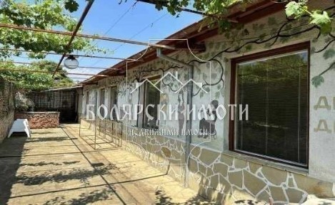 Къща/Търговски обект в с. Шемшево