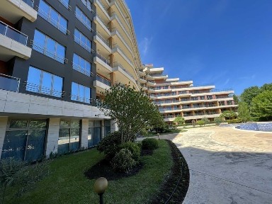 Тристаен апартамент до централната улица на 200 метра от морето