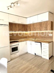 Тристаен апартамент в жк. Лятно кино Тракия/ След основен ремонт!