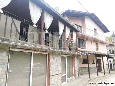 Къща с ресторант в Марково