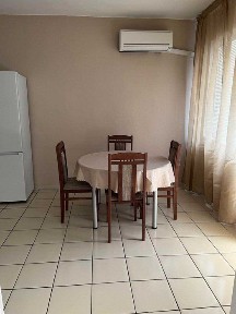 Светъл тристаен апартамент в района на Центъра