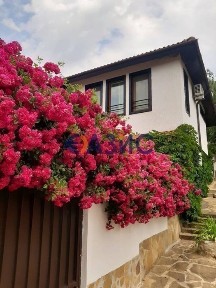 Къща в Клубно вилно селище от затворен тип 