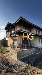 Двуетажна къща в много добро състояние, близо до морето !