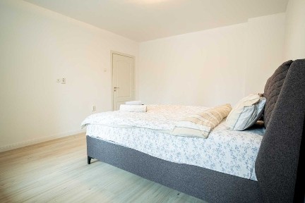 АПАРТАМЕНТ за краткосрочен наем до парка, обзаведен