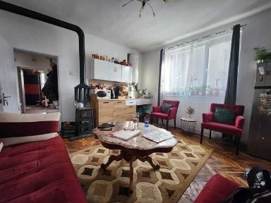 Първи етаж от къща в близост до центъра