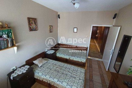 Двустаен апартамент до магазин 