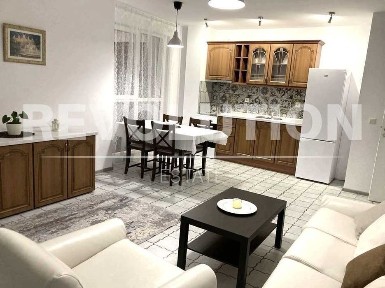 Тристаен апартамент в жк. Левски/ Възможност за паркомясто или гараж!