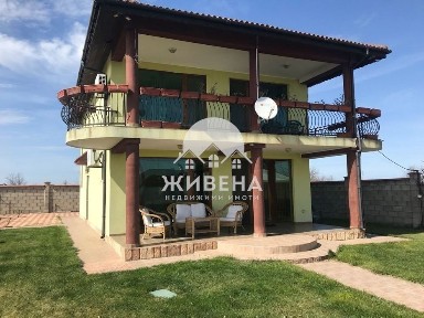 Продавам къща в с. Топола, РЗП: 196 кв. м