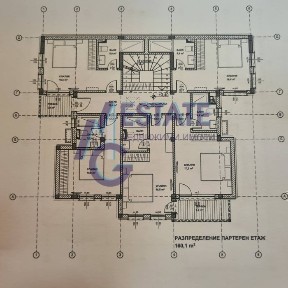 Двуетажна къща в Свети Влас с 6 спални и 6 бани.