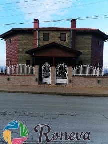 Просторна двуфамилна къща в гр. Тутракан