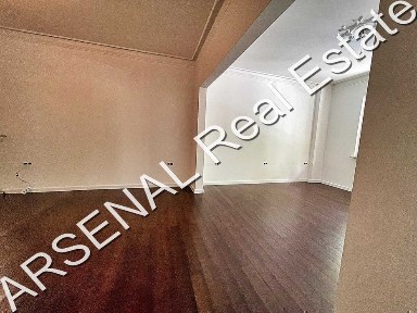 Нов офис, Център