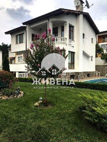 Продавам обзаведена къща в с. Оброчище, РЗП: 250 кв. м