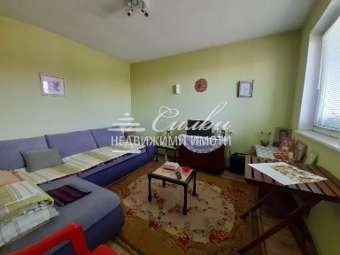 ТУХЛЕНА къща на плоча - с. Дибич.