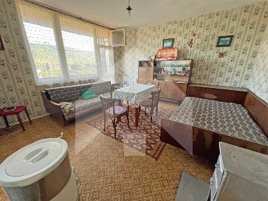 Продава се апартамент (2+1) в гр. Каспичан. Среден етаж! Тухла