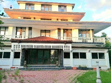 Къща на четири етажа за продажба в с. Иваново