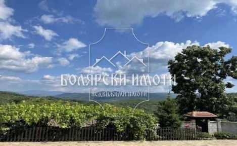 Къща с невероятна панорама в с. Харваловци