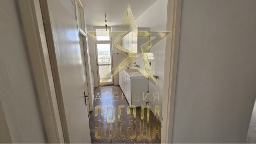 **Продавам 3-стаен апартамент в Тракия, Пловдив**