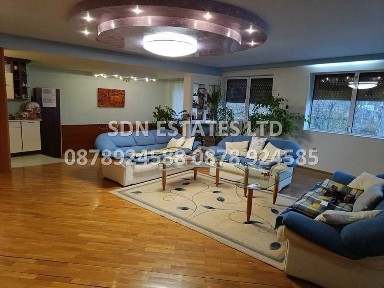 Продава напълно обзаведен етаж от къща в с. Бузовград