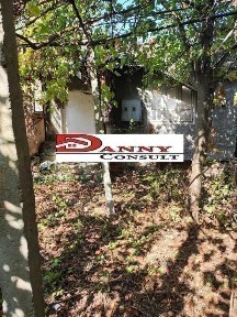 Стара къща с двор и кладенец в гр. Лясковец