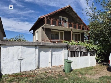 Къща на три етажа за продажба в с. Долно Абланово