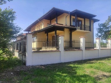 Нова селска къща с двор, за продажба с. Царичино, общ. Балчик, Я. И.