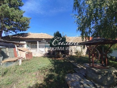 Самостоятелна къща с двор - с. Васил Друмево