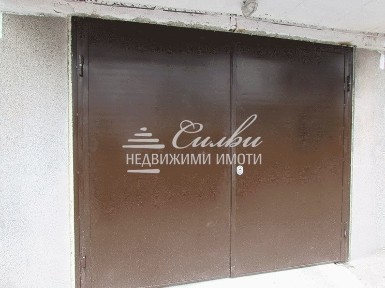 Продава се СКЛАД на много КОМУНИКАТИВНО място - в района на Руски пам