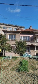Продава масивна къща в района на у-ще СУ 