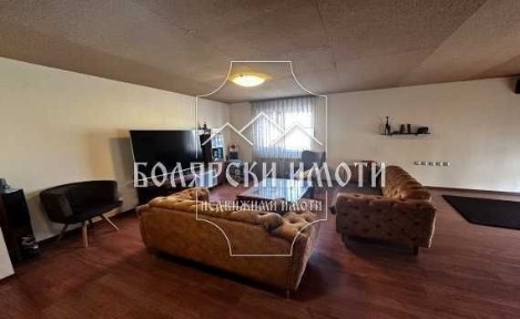 Апартамент с четири спални в Центъра на града