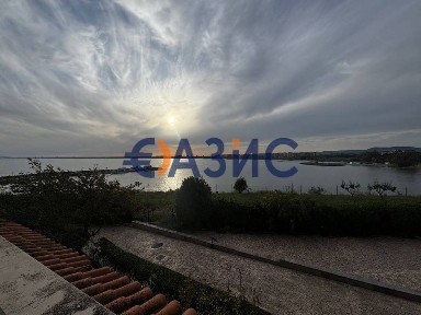 Апартамент с 2 спални и изглед към морето в