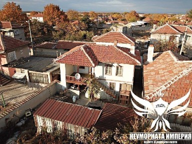 Двуетажна вила/къща 80РЗП в 400кв. м двор в с. Дълбок Извор