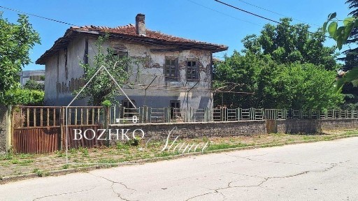 Продава се къща.