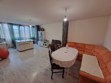 Многостаен апартамент за продажба находящ се в кв. Запад