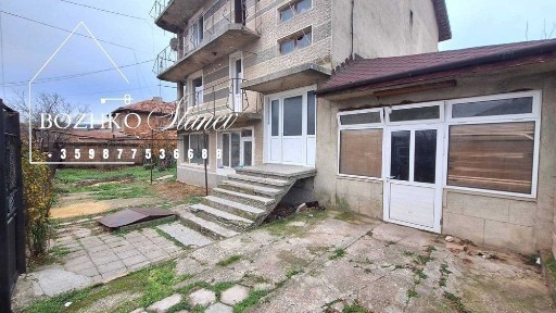 Продавам къща в гр. Долни Чифлик