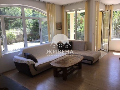 Четиристаен апартамент под наем с паркомясто, м-т Евксиноград