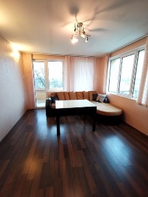 Етаж от къща, с двор и гараж в село Първомайци