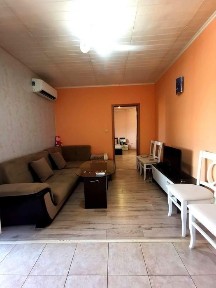 Обзаведен тухлен апартамент с панорамна гледка в центъра