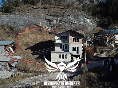 Триетажна къща с гараж и изолация 210РЗП с 564кв двор село Момчиловци