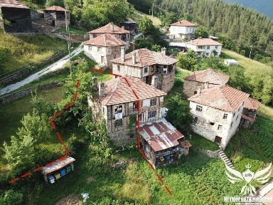 Двуетажна вила/къща 142РЗП с 280кв. двор село Белев Дол общ. Смолян